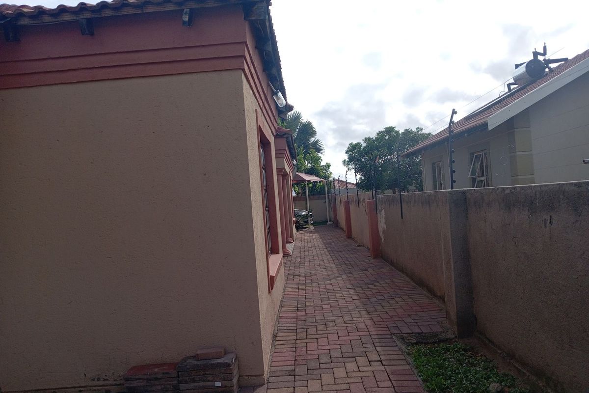 House For Sale in Mahlako-a-phahla Gardens - Photo 5