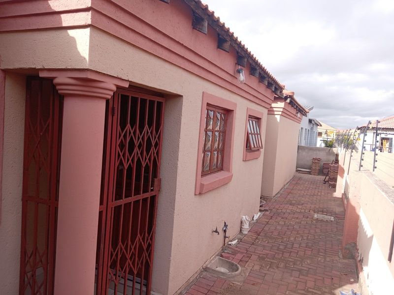 House For Sale in Mahlako-a-phahla Gardens - Photo 4
