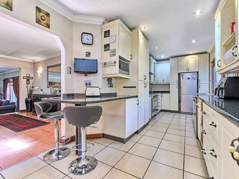 House For Sale in Sharonlea - Photo 6