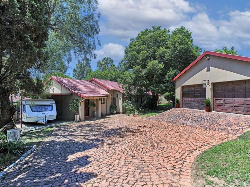 House For Sale in Sharonlea - Photo 2