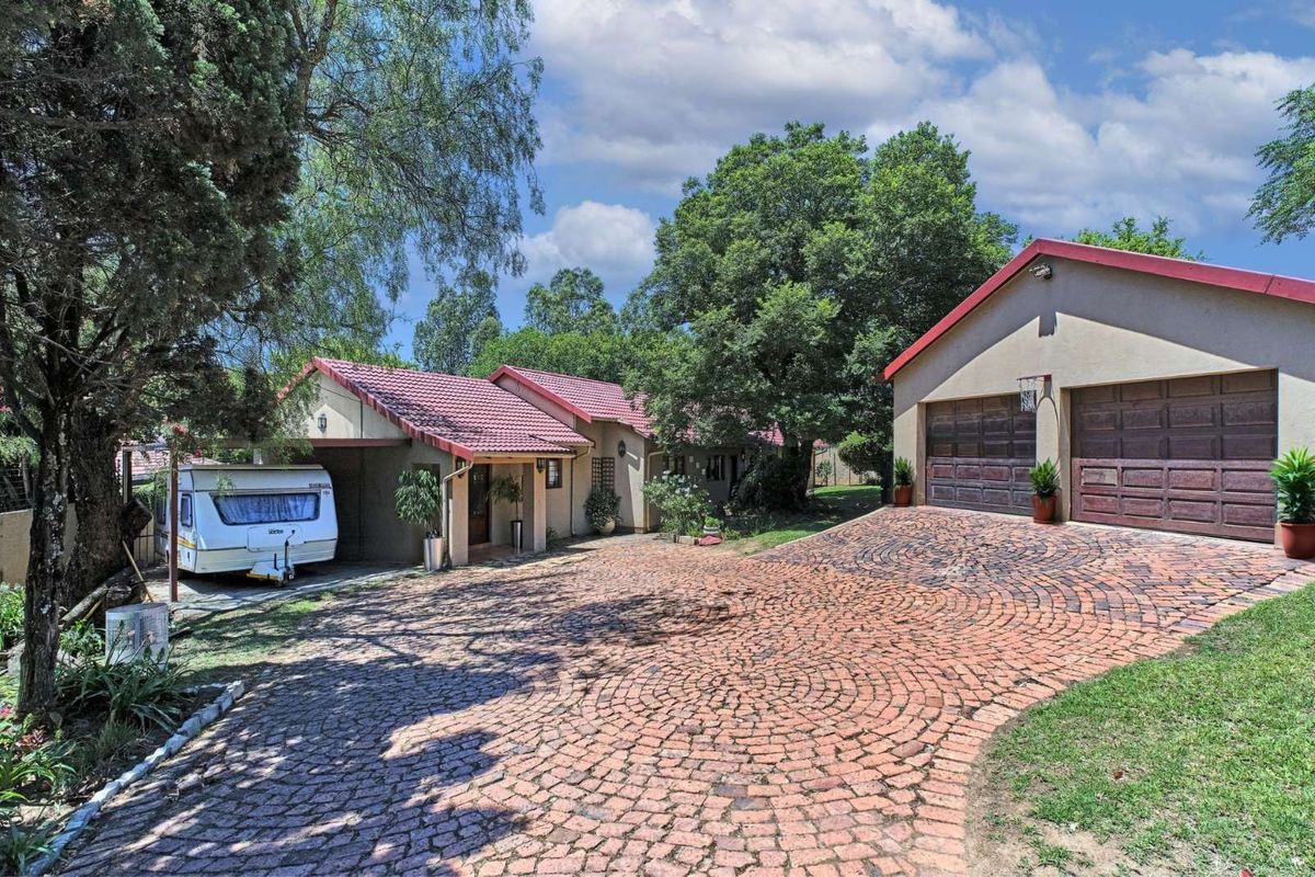 House For Sale in Sharonlea - Photo 2