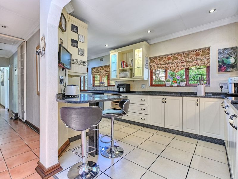 House For Sale in Sharonlea - Photo 5