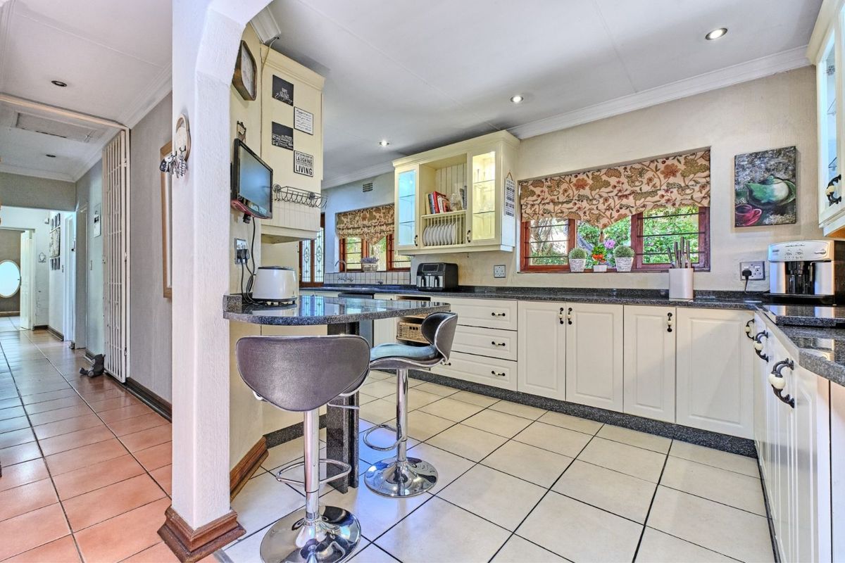 House For Sale in Sharonlea - Photo 5