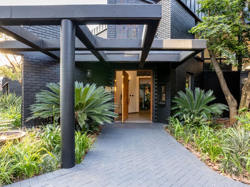 House For Sale in Waterkloof - Photo 3