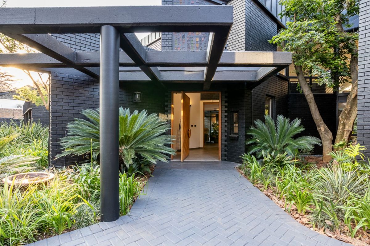 House For Sale in Waterkloof - Photo 3