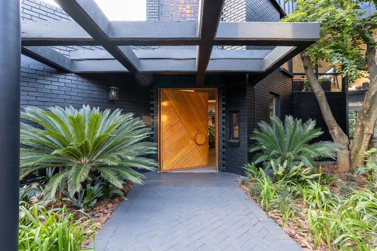 House For Sale in Waterkloof - Photo 2