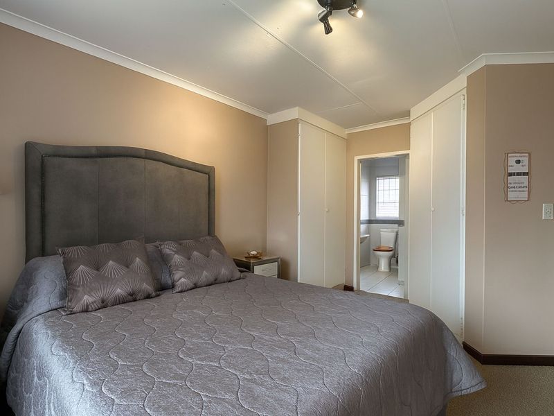 Townhouse For Sale in Moreleta Park - Photo 6