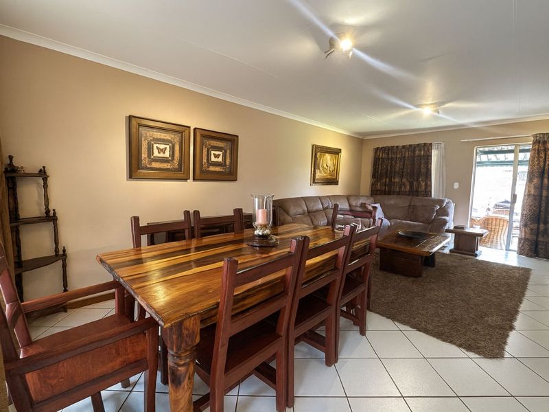 Townhouse For Sale in Moreleta Park - Photo 2