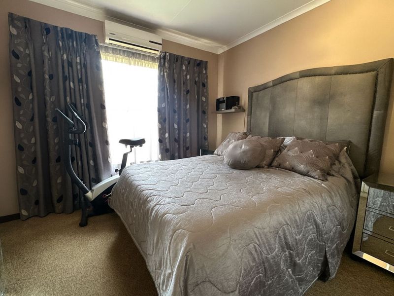 Townhouse For Sale in Moreleta Park - Photo 5