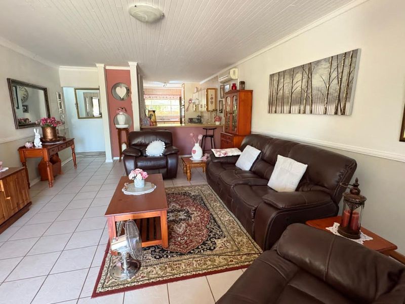 Townhouse For Sale in Camelot - Photo 3
