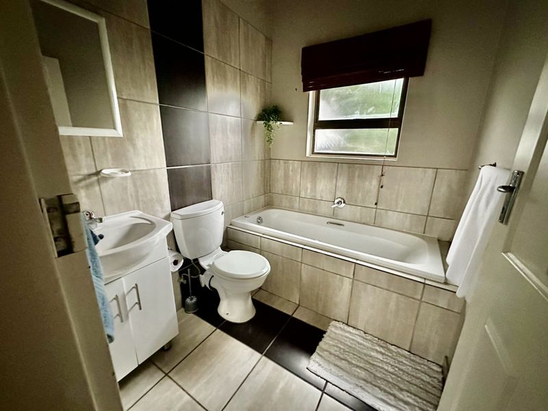 Townhouse For Sale in Terra Nova - Photo 6