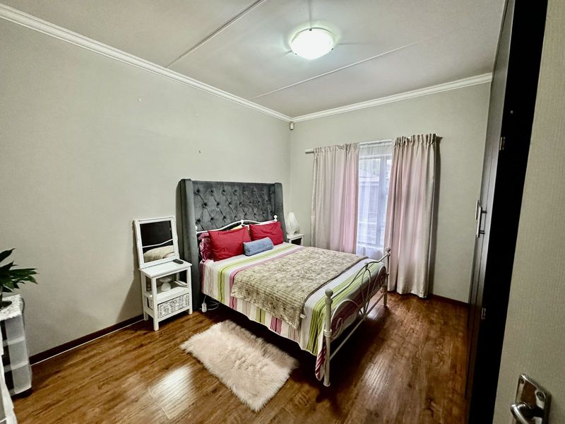 Townhouse For Sale in Terra Nova - Photo 10