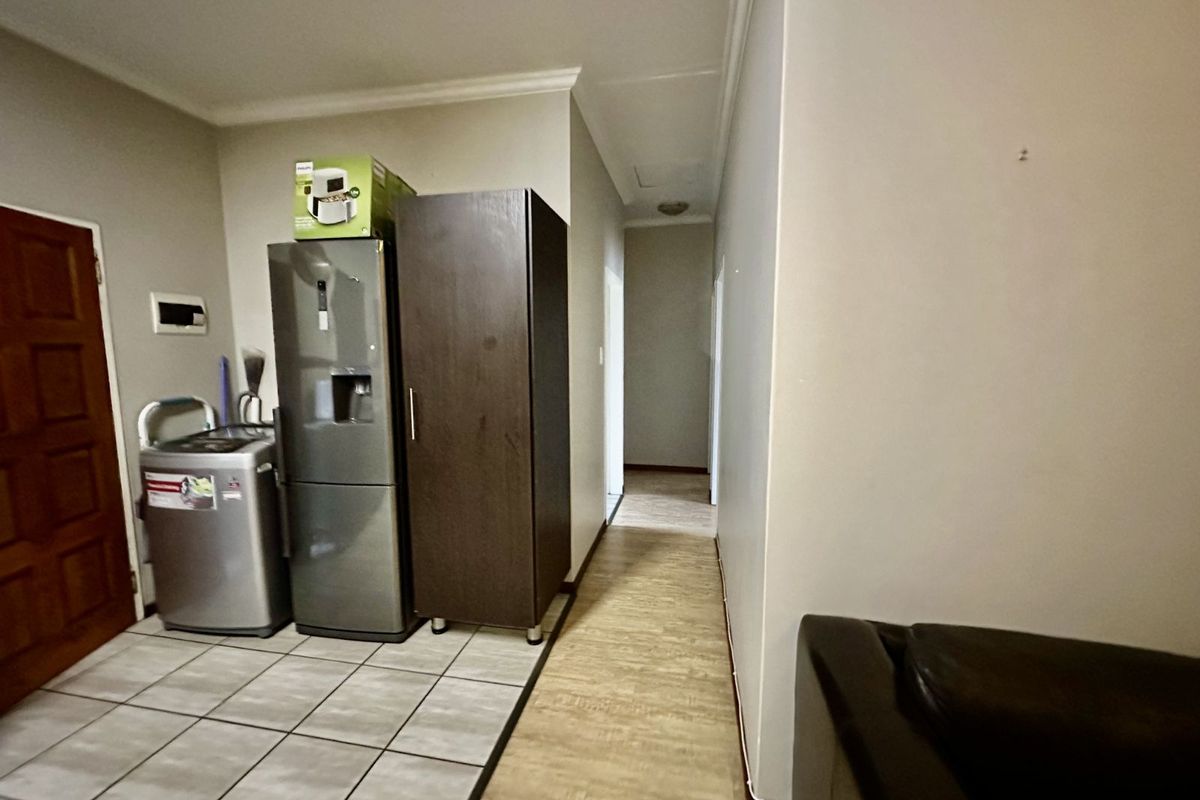 Townhouse For Sale in Terra Nova - Photo 5