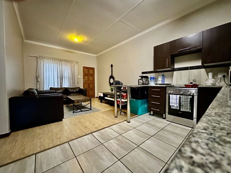 Townhouse For Sale in Terra Nova - Photo 3