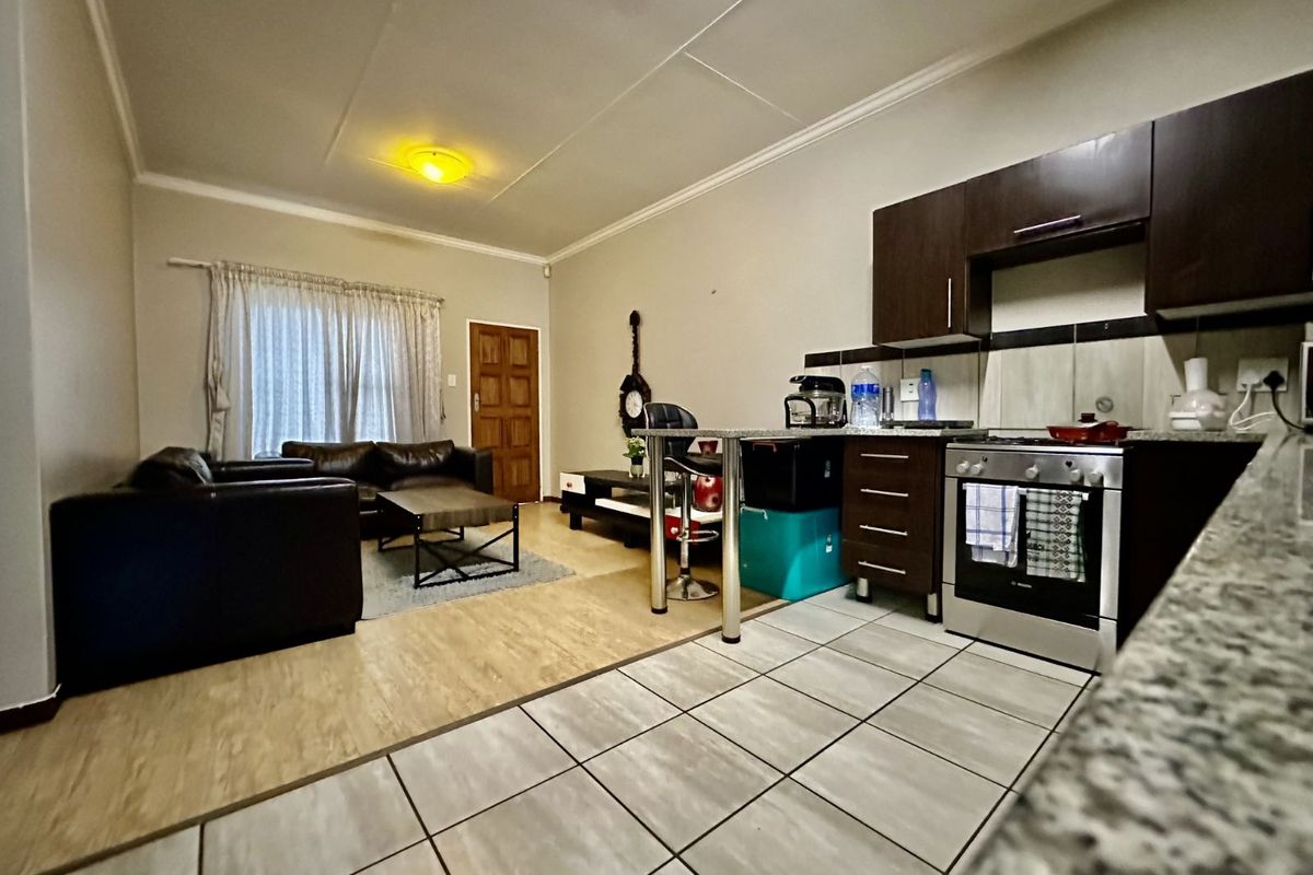 Townhouse For Sale in Terra Nova - Photo 3