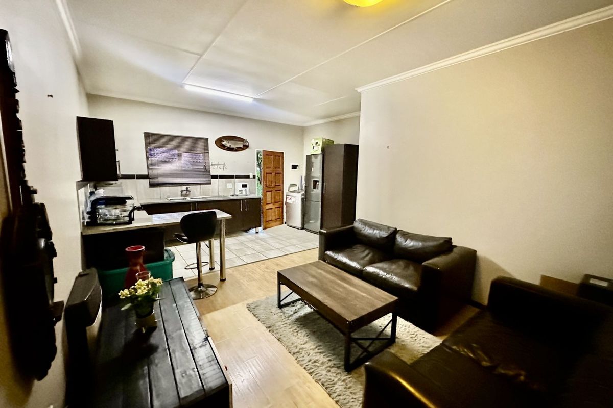 Townhouse For Sale in Terra Nova - Photo 4