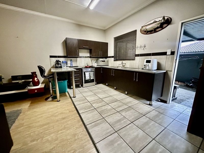 Townhouse For Sale in Terra Nova - Photo 2