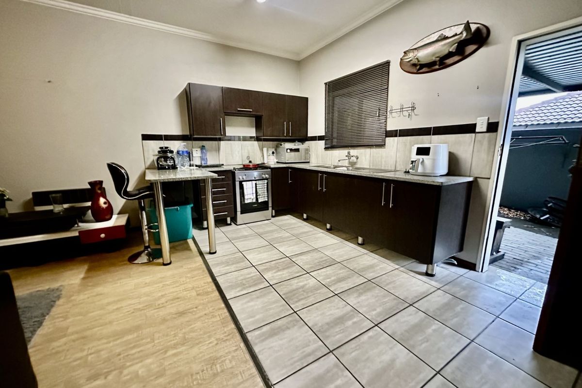 Townhouse For Sale in Terra Nova - Photo 2