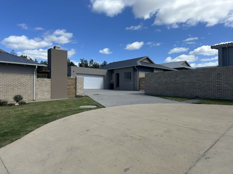 Townhouse For Sale in Mooikloof Country Estate - Photo 2