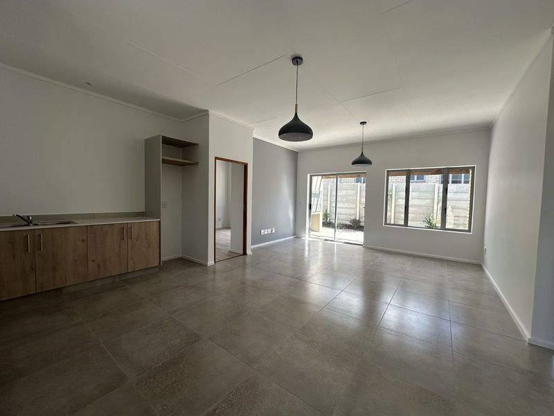 Townhouse For Sale in Mooikloof Country Estate - Photo 5