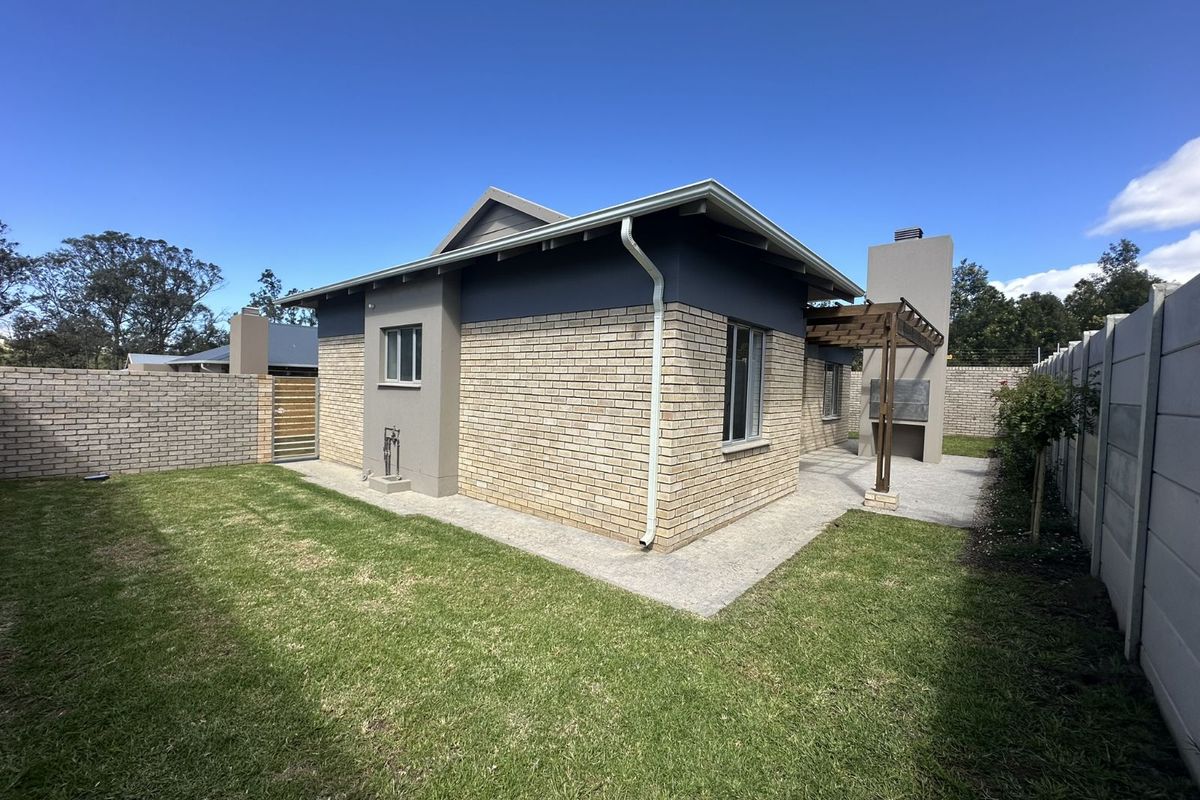 Townhouse For Sale in Mooikloof Country Estate - Photo 4