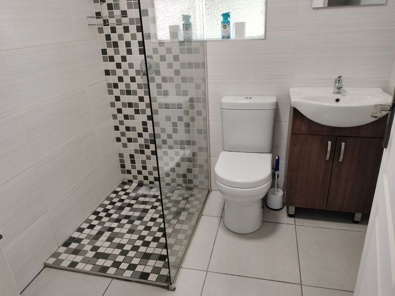 Townhouse For Sale in Alan Manor - Photo 7