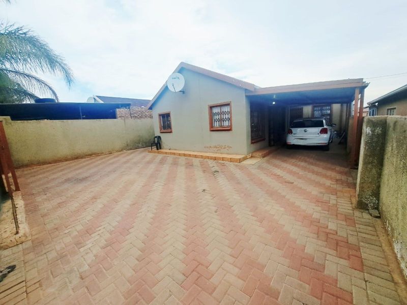 House For Sale in Mamelodi East - Photo 2