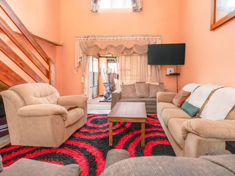 Townhouse For Sale in Wilgeheuwel - Photo 9