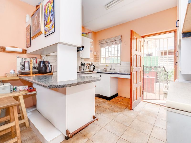 Townhouse For Sale in Wilgeheuwel - Photo 10