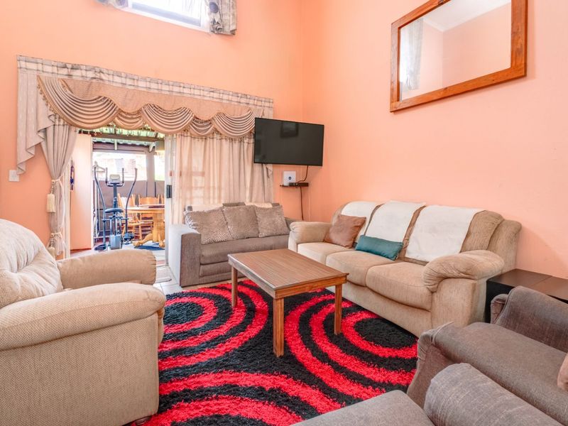 Townhouse For Sale in Wilgeheuwel - Photo 8