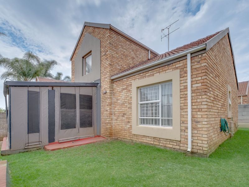 Townhouse For Sale in Wilgeheuwel - Photo 6