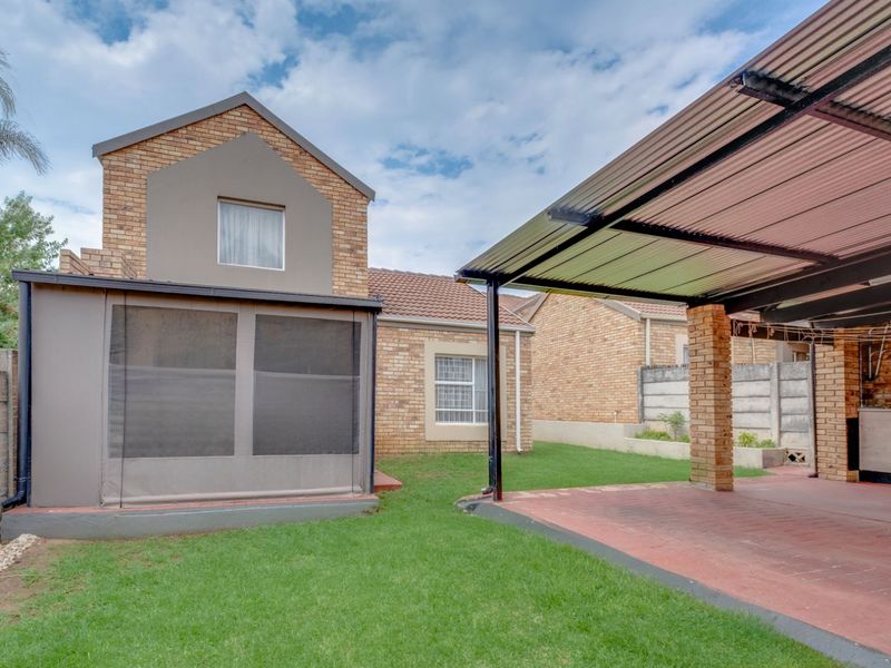 Townhouse For Sale in Wilgeheuwel - Photo 7