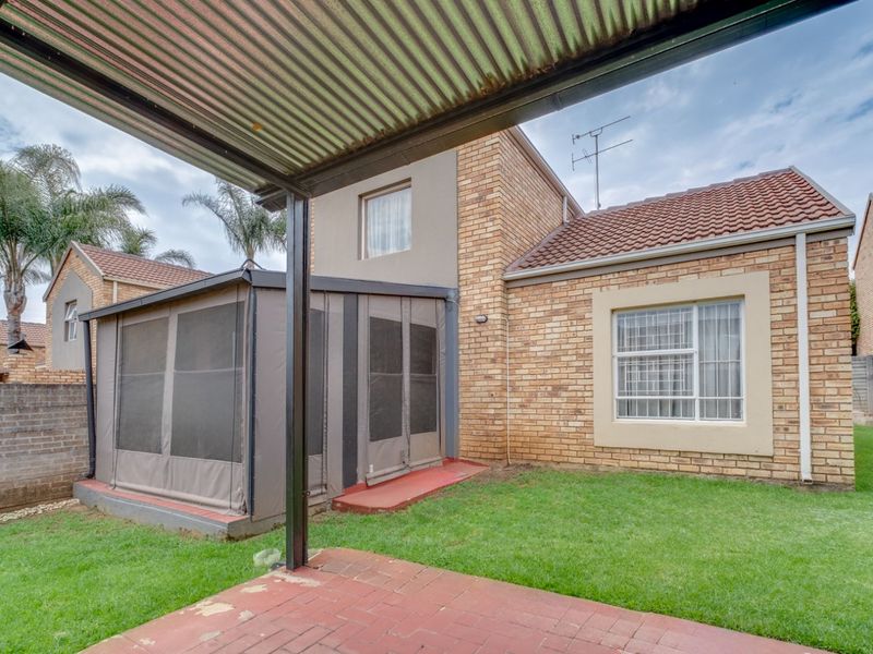 Townhouse For Sale in Wilgeheuwel - Photo 5