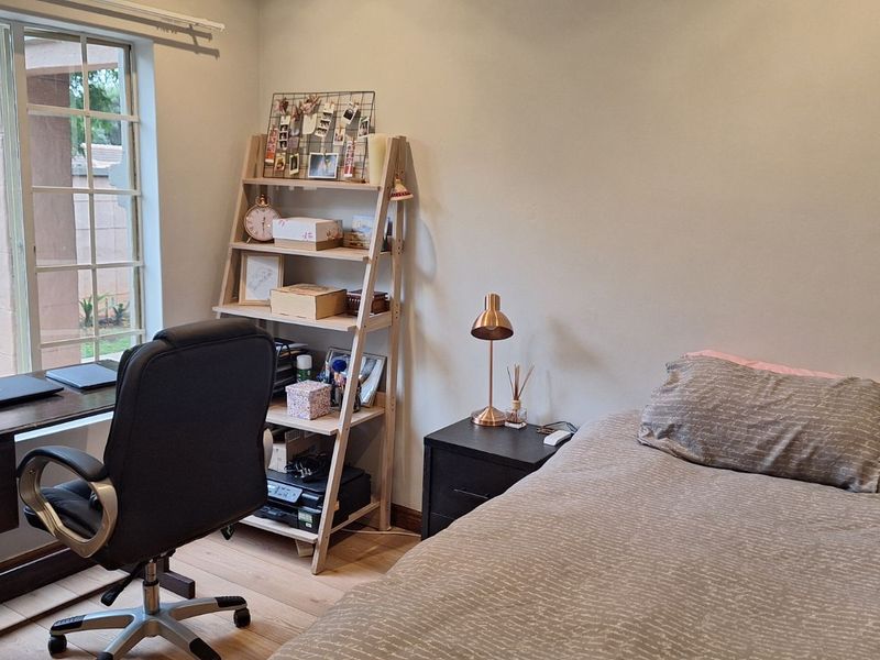 Townhouse For Sale in Faerie Glen - Photo 10