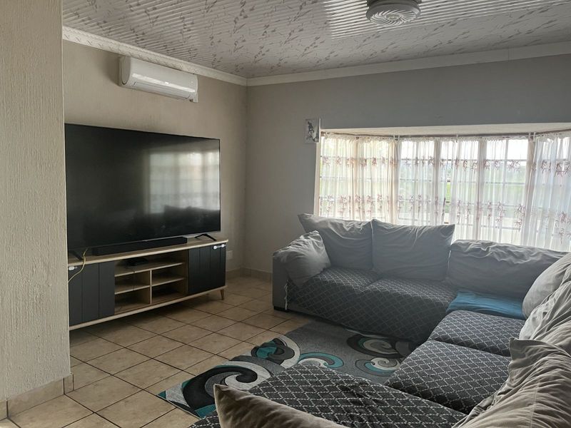 House For Sale in Burgersfort Central - Photo 4