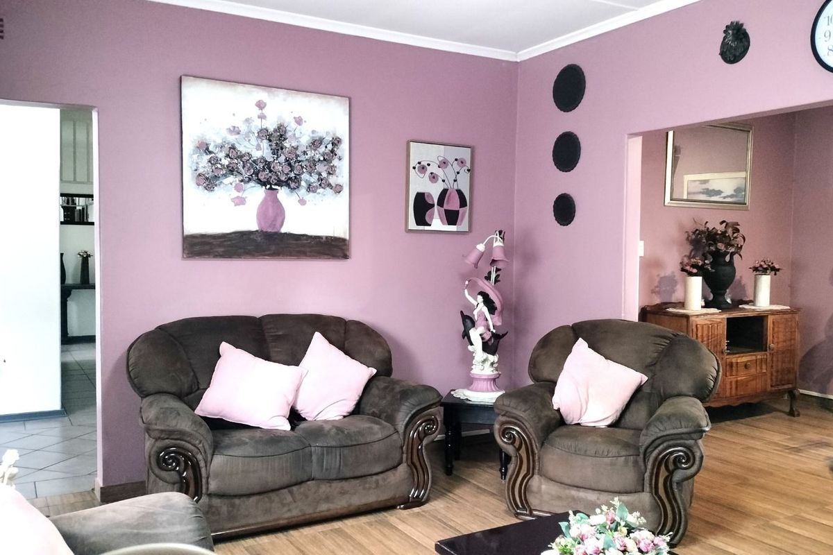 A living room featuring laminate flooring and a neutral layout, providing a comfortable space for relaxation and family gatherings.