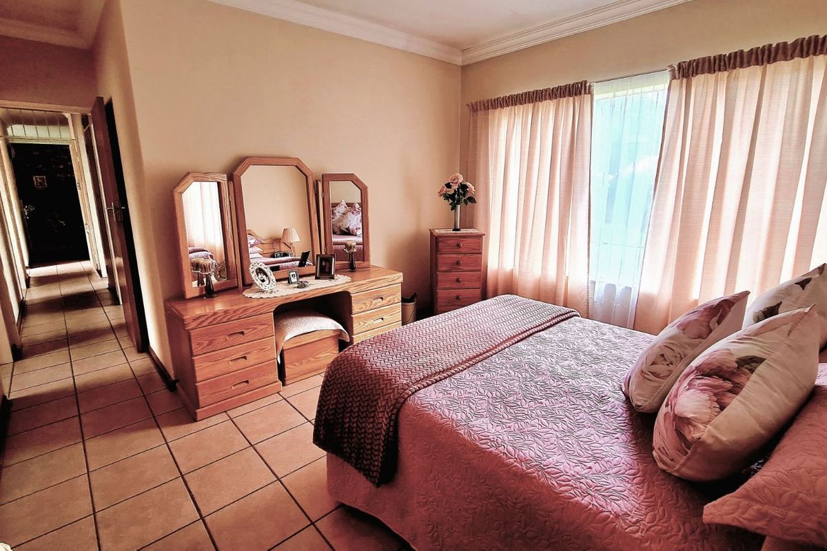 House For Sale in Heuweloord - Photo 2