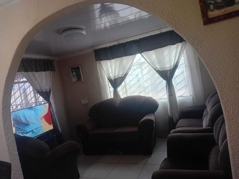 House For Sale in Lenasia Ext 13 - Photo 8