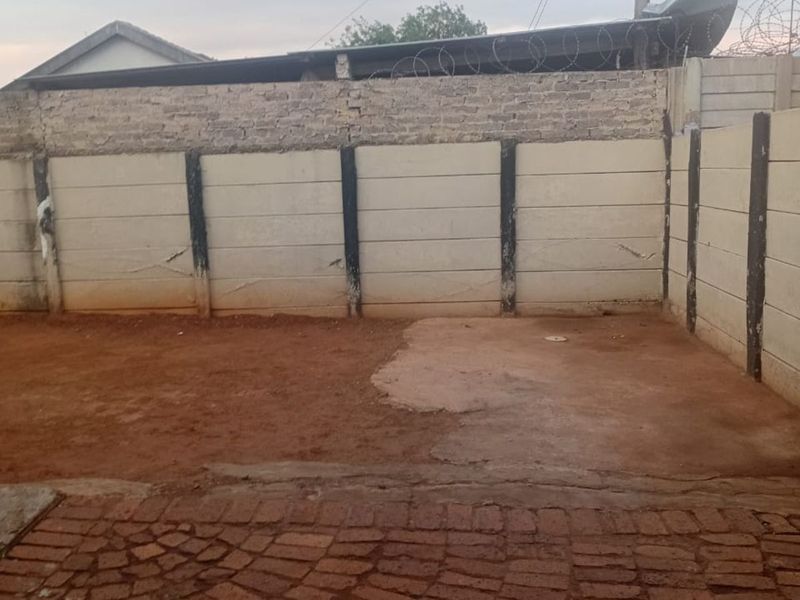 House For Sale in Lenasia Ext 13 - Photo 6
