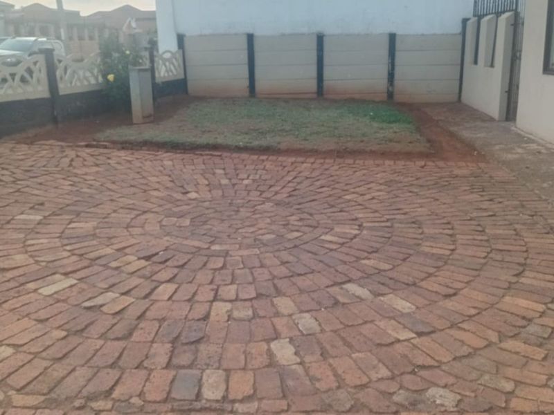 House For Sale in Lenasia Ext 13 - Photo 4