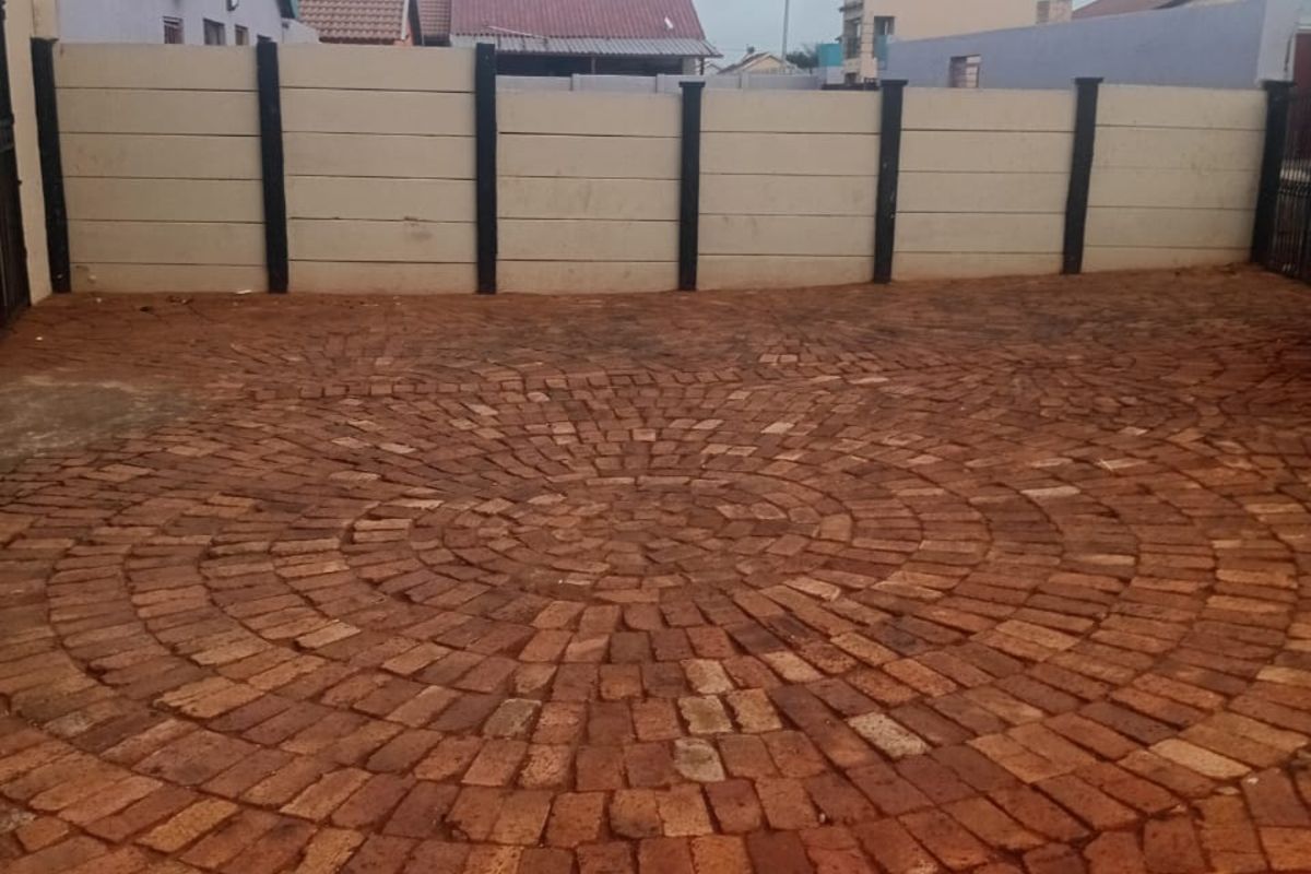 House For Sale in Lenasia Ext 13 - Photo 5