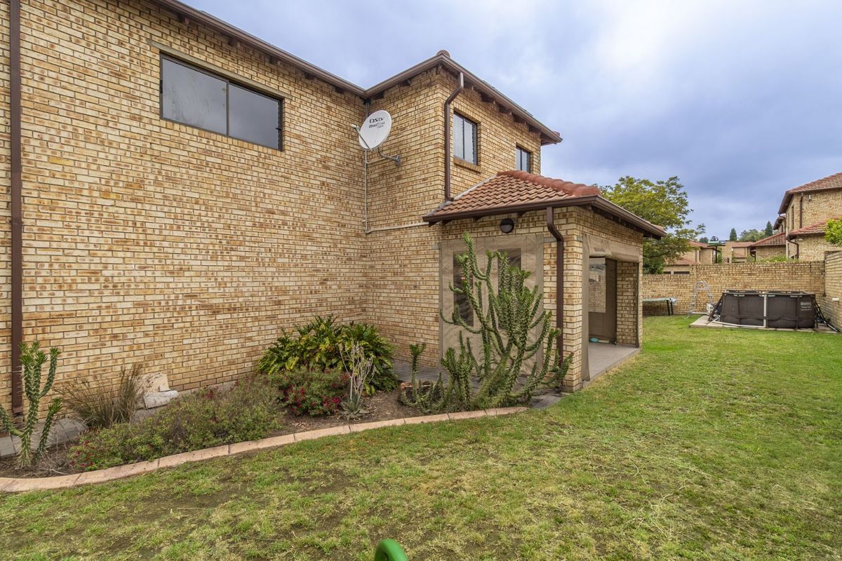 Townhouse For Sale in Randpark Ridge - Photo 4