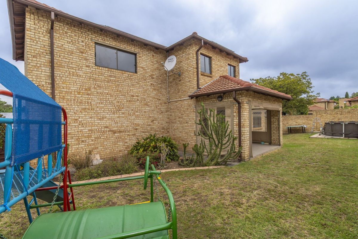 Townhouse For Sale in Randpark Ridge - Photo 5
