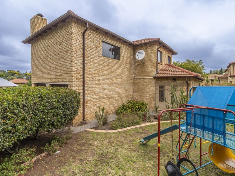 Townhouse For Sale in Randpark Ridge - Photo 2