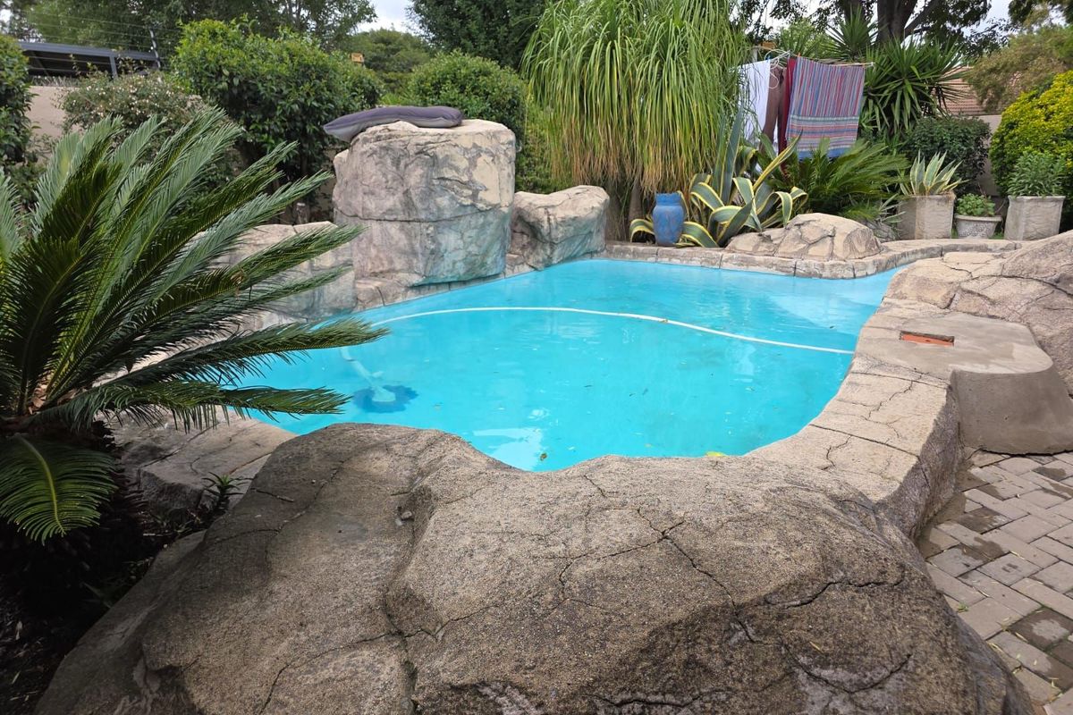 House For Sale in Secunda Central - Photo 2