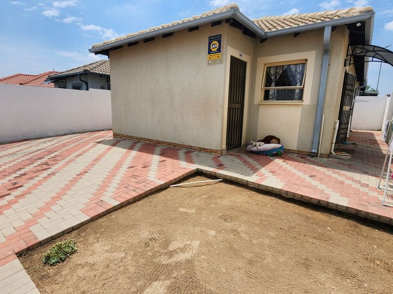 House For Sale in Riverside View - Photo 4