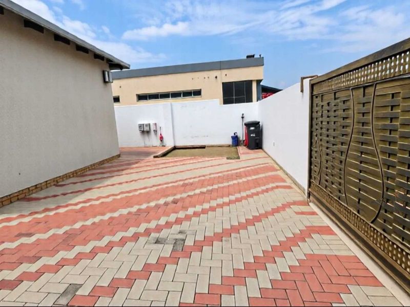 House For Sale in Riverside View - Photo 3