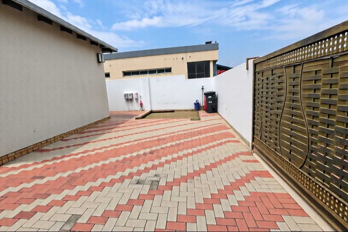 House For Sale in Riverside View - Photo 3