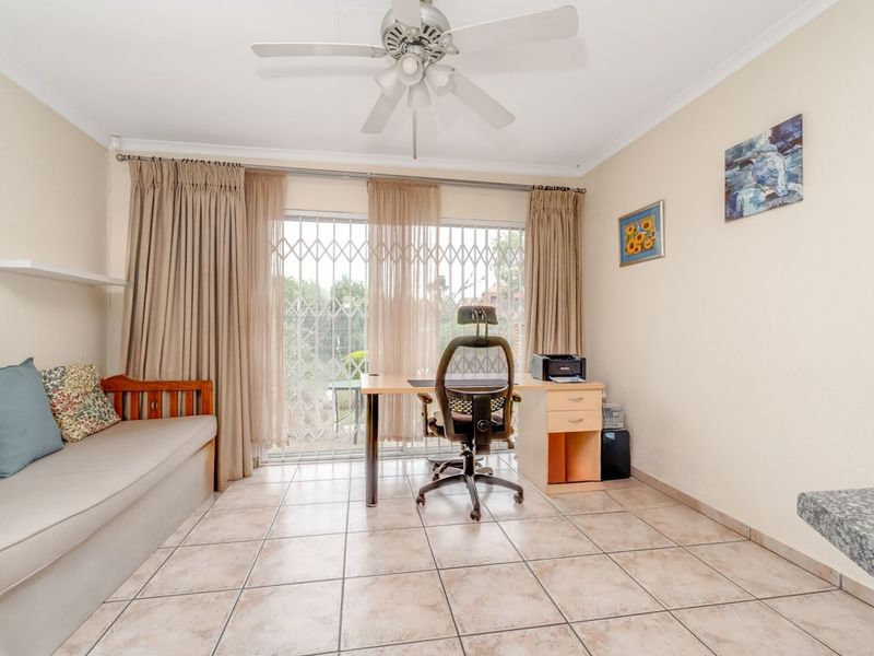 Townhouse For Sale in Wilgeheuwel - Photo 4