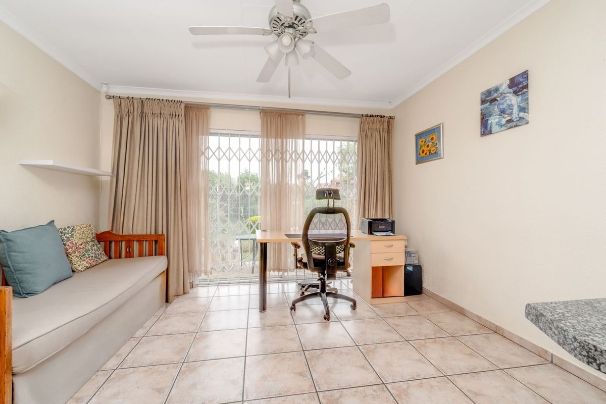 Townhouse For Sale in Wilgeheuwel - Photo 4